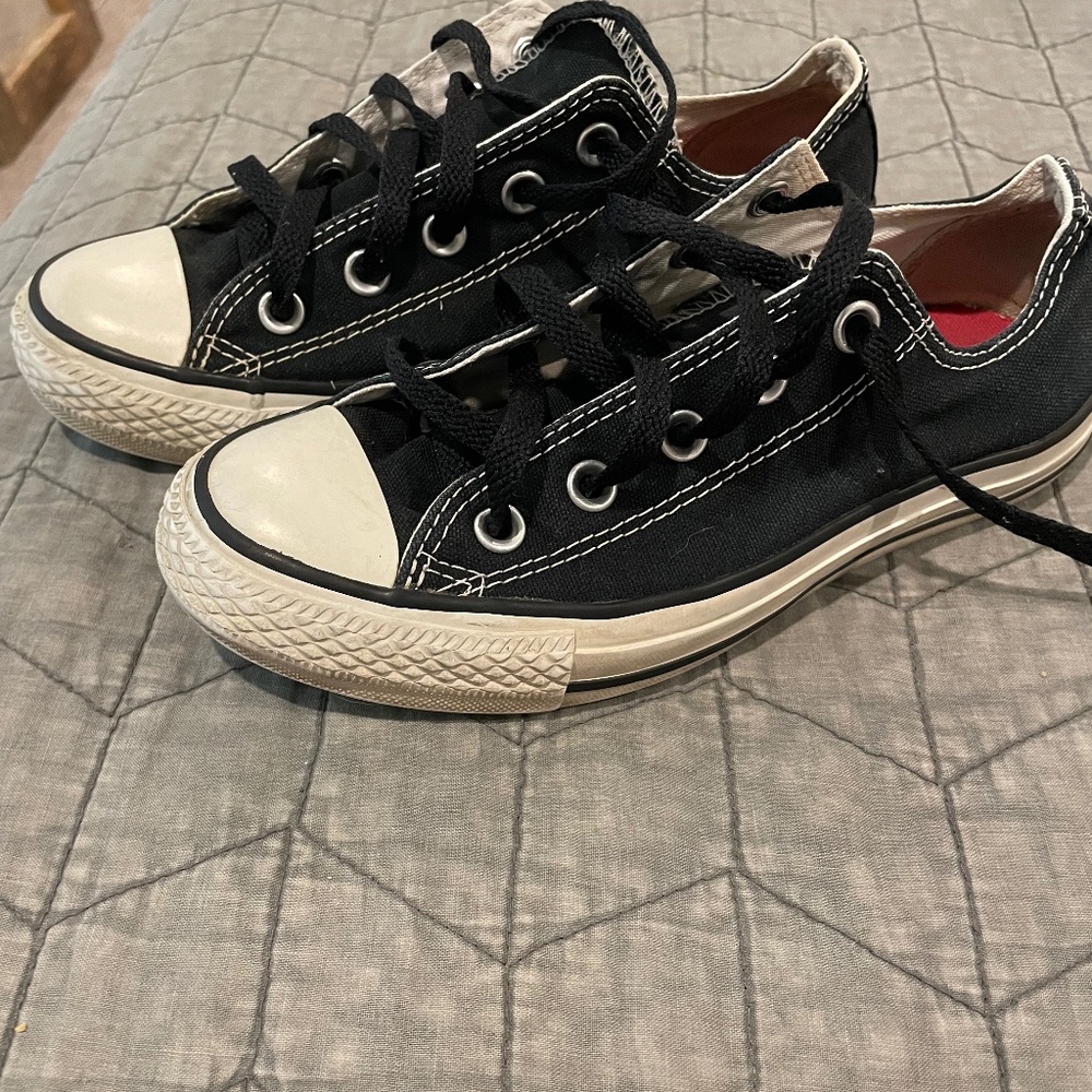Converse women’s 6